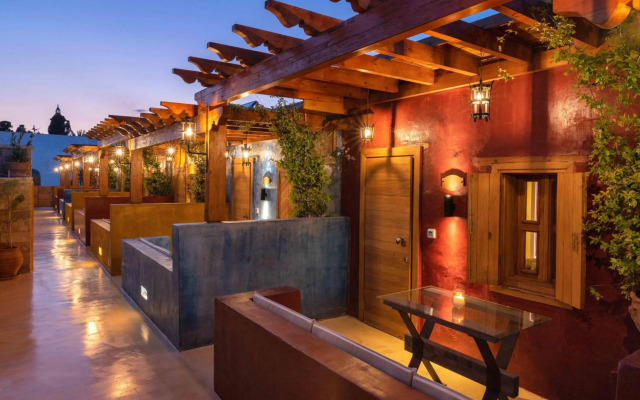 10GR Boutique Hotel and Wine Bar