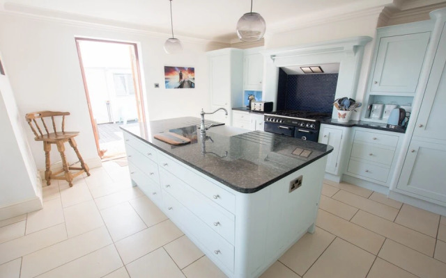 Bag-end House 7 Bedrooms, Sleeps 14, Hot Tub