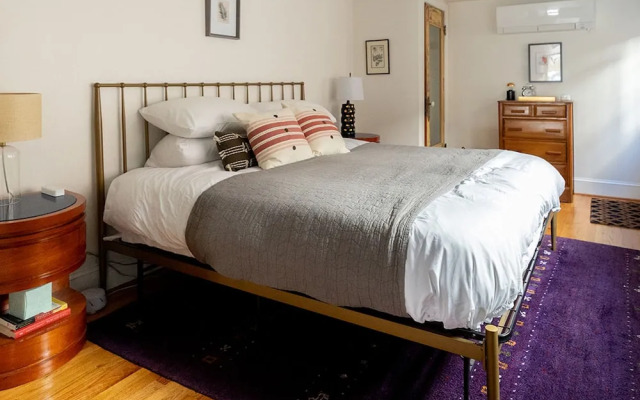 Wyatt's Saloon Guest House 2