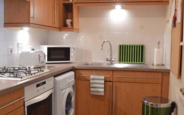 2 Bedroom Apartment off Leith Walk Sleeps 5