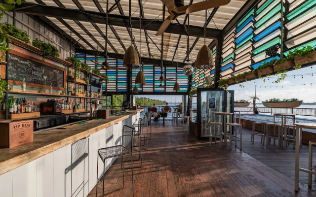 Mayan Monkey Hostel & Bar