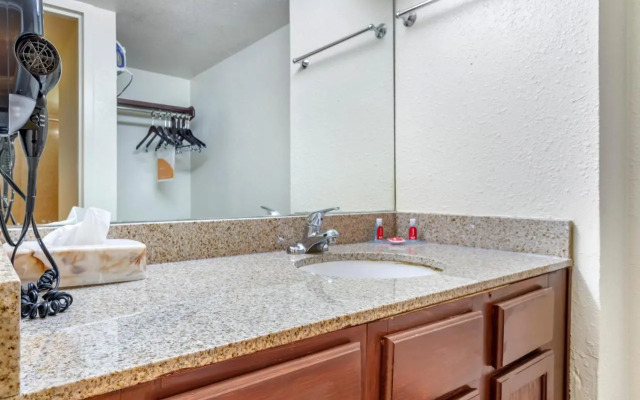 Days Inn and Suites - Tyler