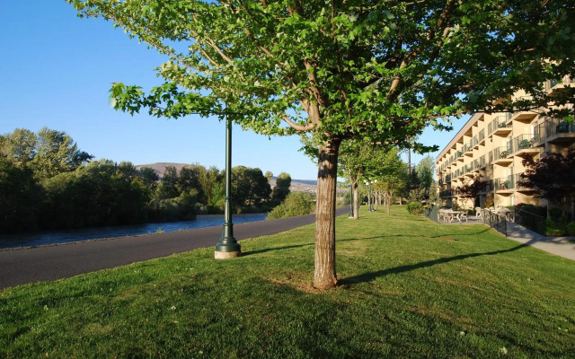 Oxford Suites Yakima