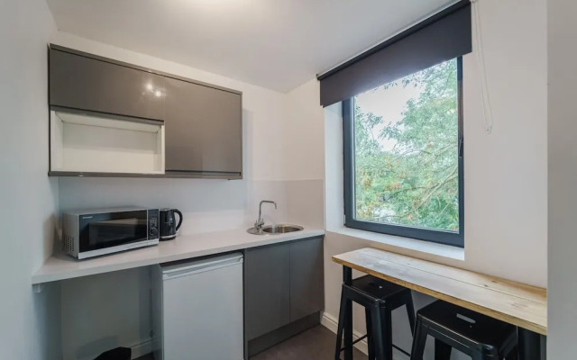 Deluxe Studio Apartments