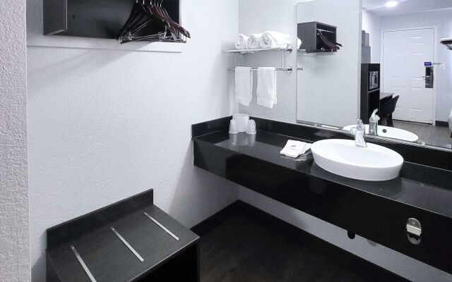 Motel 6 Anaheim, CA - Fullerton East