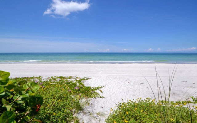 Tides Beach Club 5-354 by Vtrips