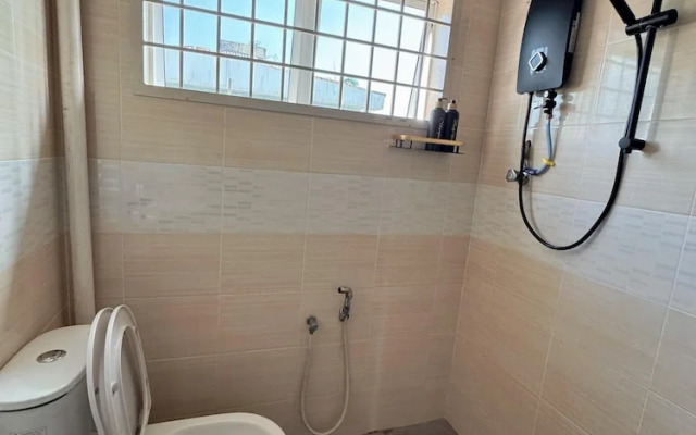 Comfy Tok Sira Home Kuantan 5 BR