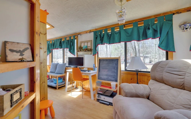 Walk to Beach: Pocono Lake Cabin w/ Pool Access!