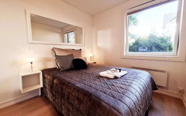 Bright And Modern - 2-bedroom, Central, Free Parking