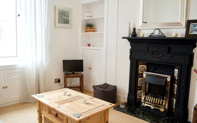 1 Bedroom Flat In Meadowbank