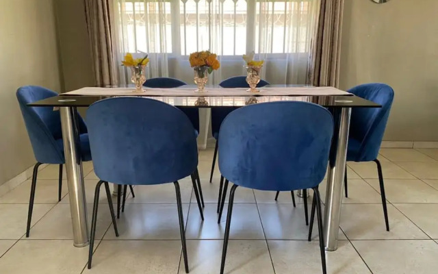 Luxurious 3 bed House Modern Open Plan- Borehole - 2046