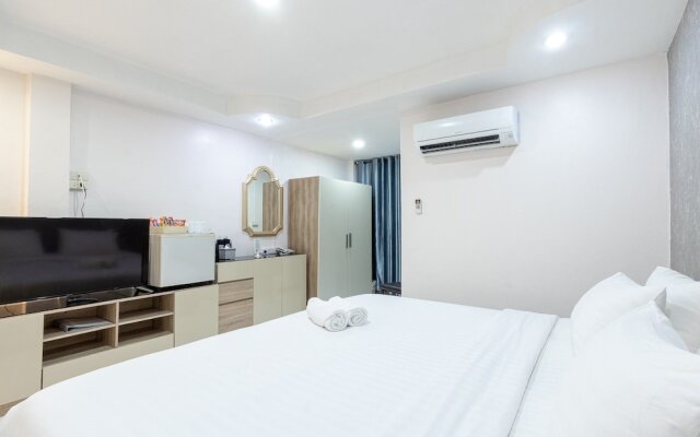 Bed by Tha-Pra Hotel and Apartment