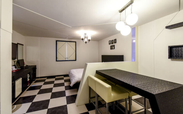Sunflower Hotel