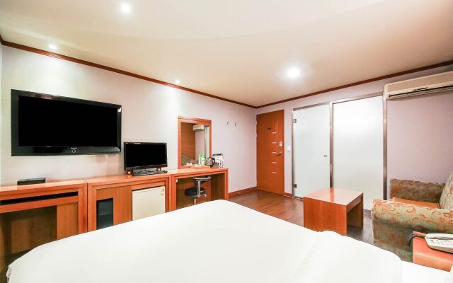 J Hotel Suwon