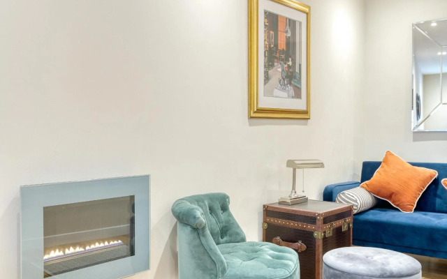 The Gloucester Lane Residence