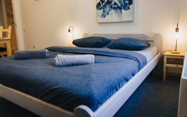 Lighthouse Hostel & Rooms