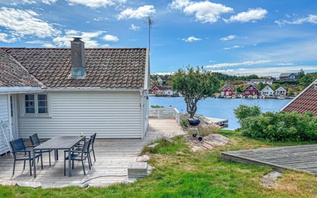Beautiful Home in Flekkerøy With 4 Bedrooms and Wifi