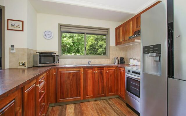 Rail Trail Cottage - BRIGHT