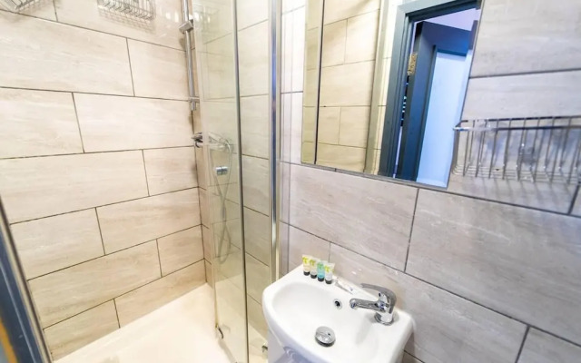 Spacious Comfortable Studio Near the University