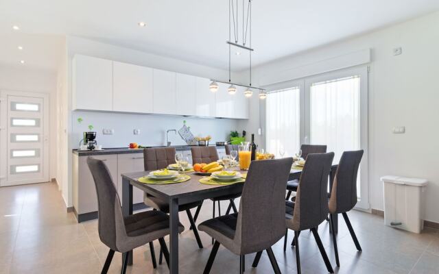 Serene Holiday Home in Novigrad with Private Pool