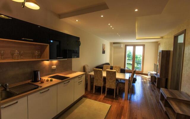 De Lux Apartments