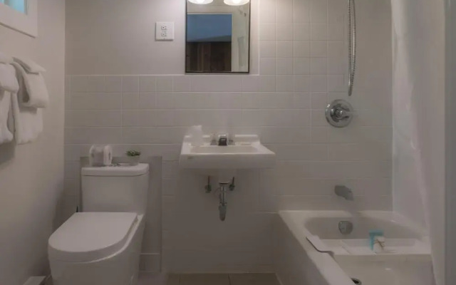 Barefoot Villas Room 1 Redwood