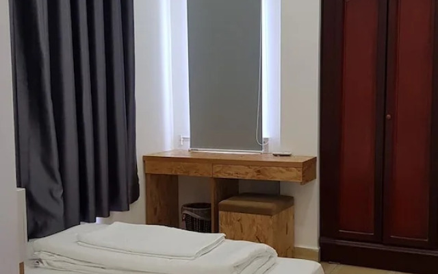 White House Hostel