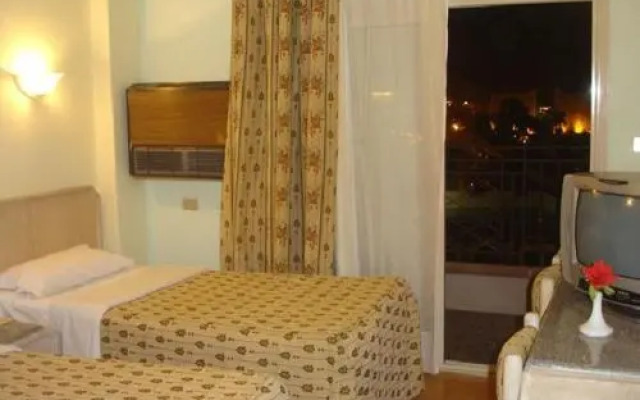Emilio Hotel Luxor