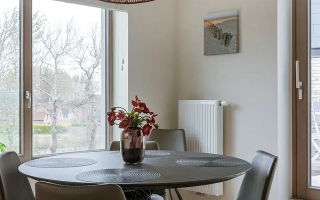 Spacious Top-flour Apartment With Private Parking