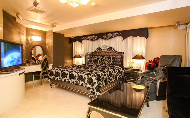 V Hotel - Adults Only