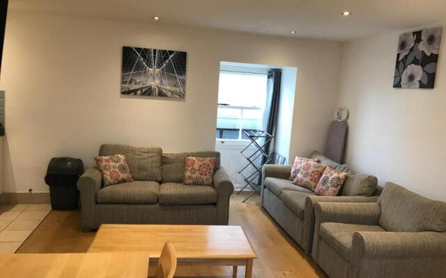 Spacious Two Double Bedrooms Flat, H 5