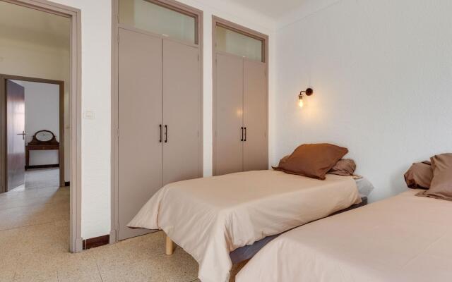 Alluring Holiday Home in Estagel with Private Pool