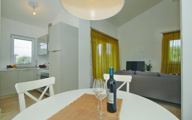 Nice Home in Vranici With Wifi and 2 Bedrooms