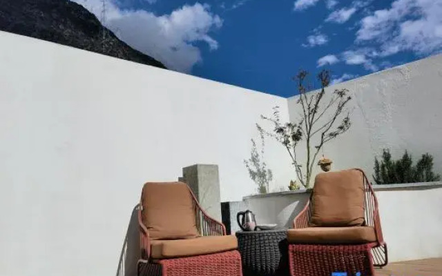 Yujing Saussurea Boutique Hotel
