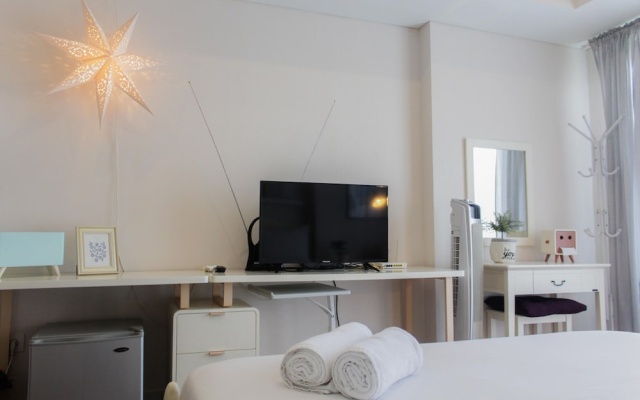 Nice And Minimalist Studio Casa De Parco Apartment Bsd – Guest Rooms – Legok