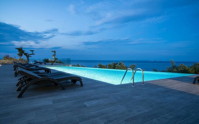 Kymothoe Elite Suites