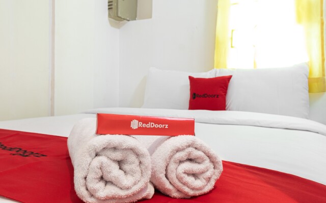 RedDoorz near Sun Plaza Medan 2 - Hostel