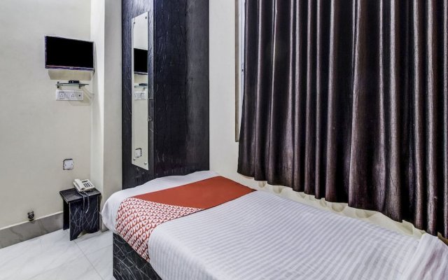 OYO 27698 Hotel Navneet Residency