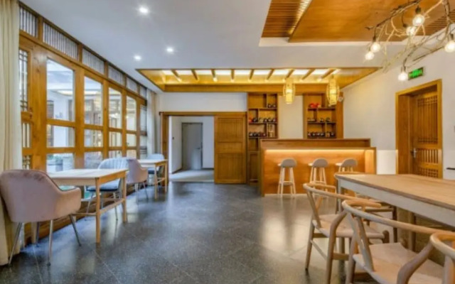 Floral Hotel · Rushuang Courtyard Lijiang