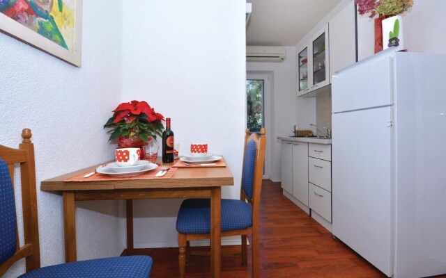 Stunning Home in Podstrana With Jacuzzi, Wifi and 7 Bedrooms