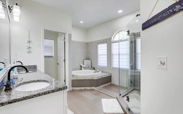 Dog-friendly Home w/ Pool & Yard in Bradenton