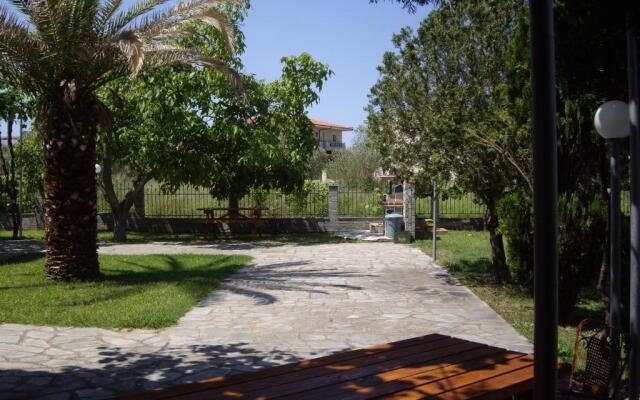 Maistrali Studios Apartments