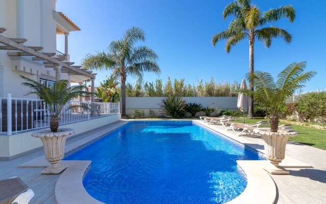 Luxury Villa in Albufeira With Heated Private Pool