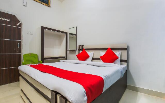 OYO 37103 Maa Vaishno Guest House