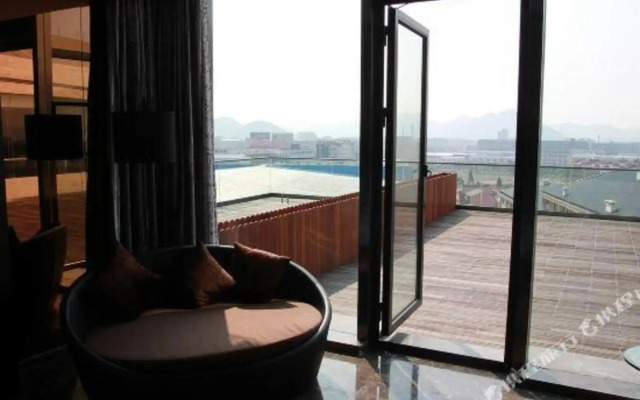 Maitao Crystal Hotel