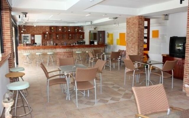 Mikes House Hotel