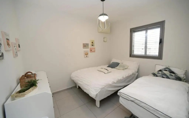 Gorgeous - Red rock and Sea view.