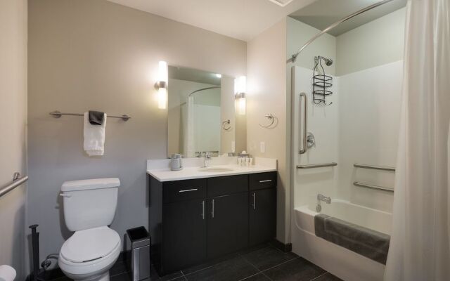 Spacious 1BR with Free Parking | Zen@Boss