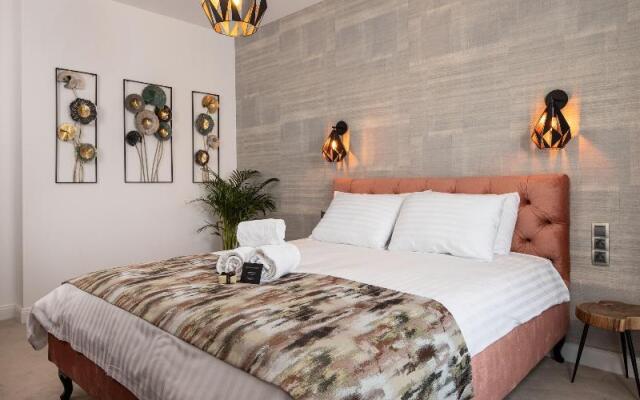 Kanopian Penthouse Hotel