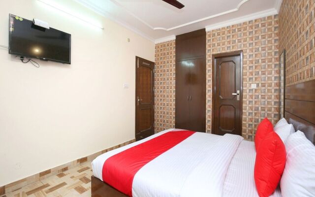 OYO 13700 Hotel Star Palace